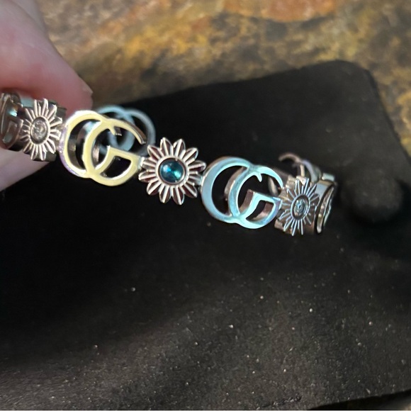 Silver Floral Fashion Bracelet Cuff - Picture 2 of 4